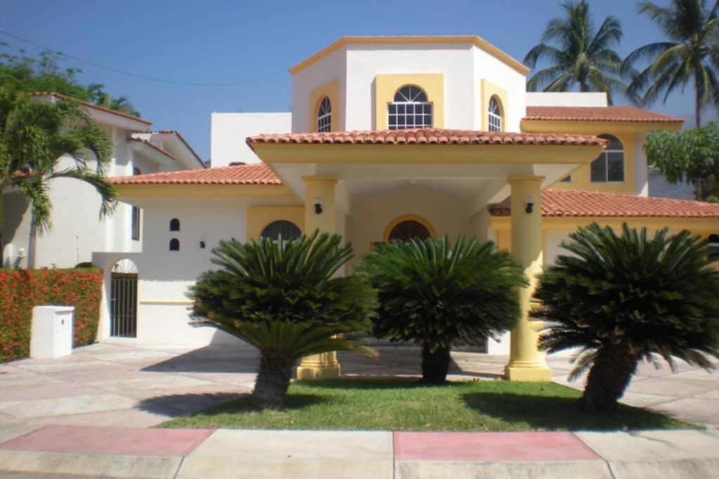 CASA FAMILIAR CON ALBERCA - CLUB SANTIAGO MANZANILLO (Mexico) - from US$  382 | BOOKED